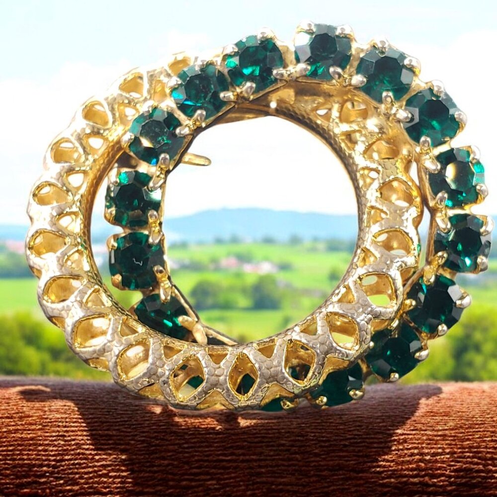 Vintage Gold Tone Double Circle Brooch w/ Emerald Green Rhinestones